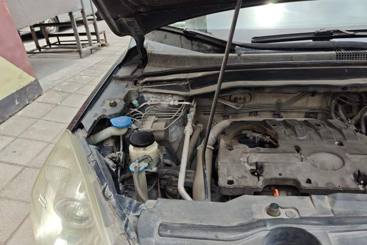 Used Haval H6 2012 1.5T Manual Two-Wheel Drive Prestige Version Engine Bay Right