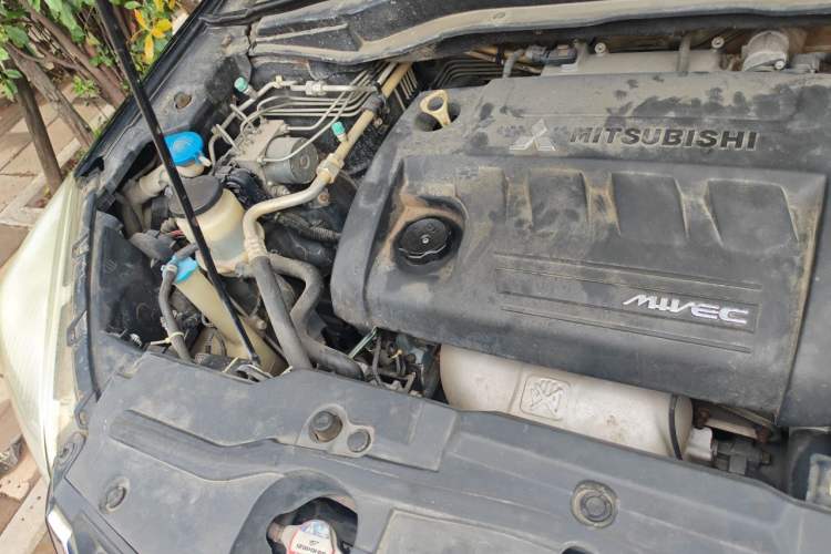 Used Haval H6 2012 2.4L Automatic Two-Wheel Drive Elite Version Engine Bay Right