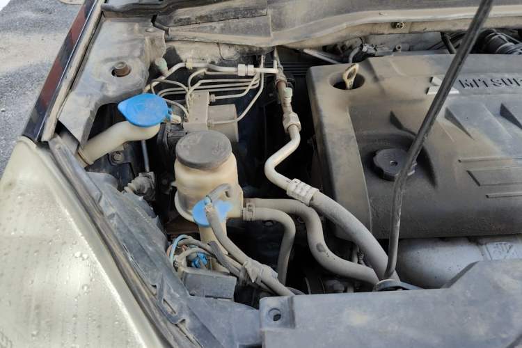 Used Haval H6 2012 2.4L Automatic Two-Wheel Drive Prestige Version Engine Bay Right
