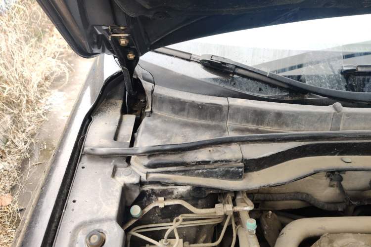Used Haval H6 2012 1.5T Manual Two-Wheel Drive Prestige Version Engine Bay Right