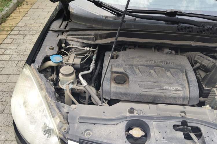 Used Haval H6 2012 2.4L Automatic Two-Wheel Drive Elite Version Engine Bay Right