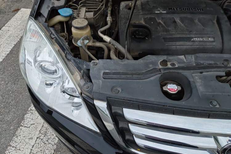 Used Haval H6 2012 2.4L Automatic Two-Wheel Drive Elite Version Engine Bay Right