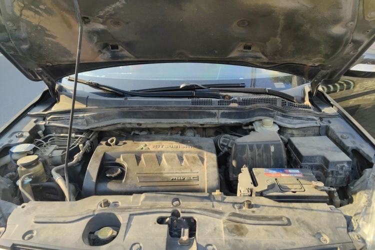 Used Haval H6 2012 2.4L Automatic Two-Wheel Drive Elite Version Engine Bay