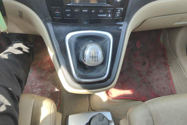Used Haval H6 2012 1.5T Manual Two-Wheel Drive Urban Version Gear Lever