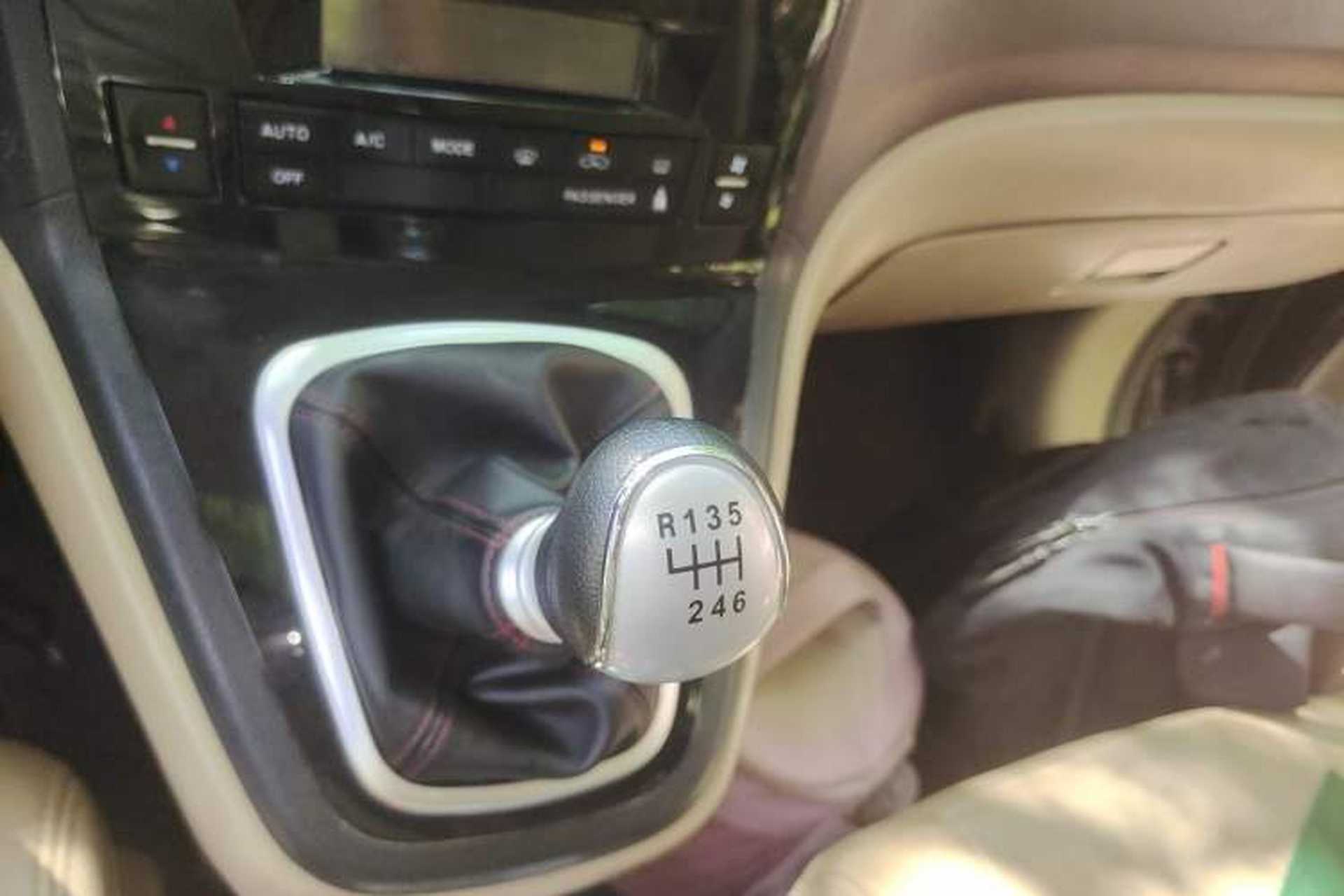 Used Haval H6 2012 1.5T Manual Two-Wheel Drive Prestige Version Gear Lever