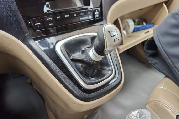Used Haval H6 2012 1.5T Manual Two-Wheel Drive Prestige Version Gear Lever
