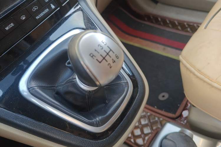 Used Haval H6 2012 1.5T Manual Two-Wheel Drive Elite Model Gear Lever