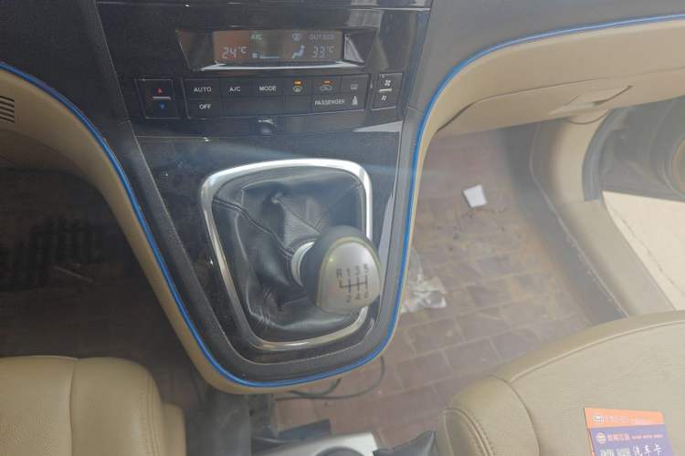 Used Haval H6 2012 1.5T Manual Two-Wheel Drive Prestige Version Gear Lever