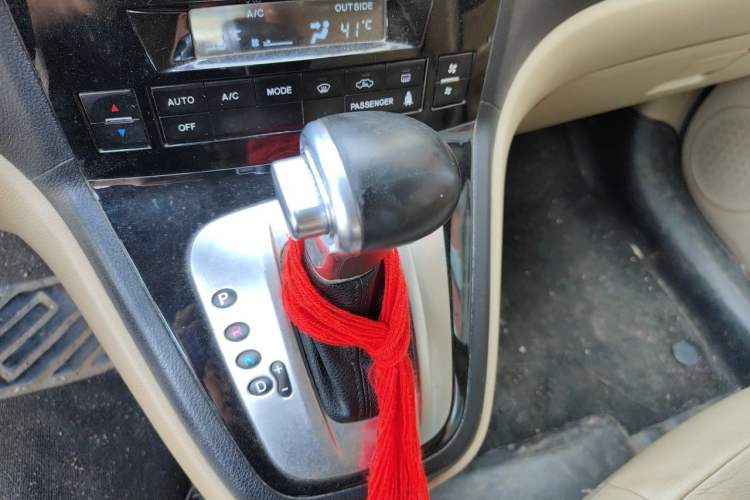 Used Haval H6 2012 2.4L Automatic Two-Wheel Drive Prestige Version Gear Lever