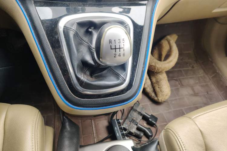Used Haval H6 2012 1.5T Manual Two-Wheel Drive Prestige Version Gear Lever