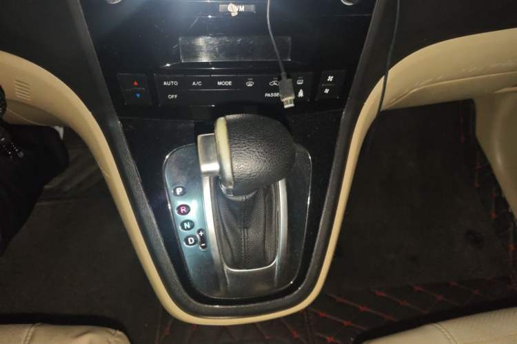 Used Haval H6 2012 2.4L Automatic Two-Wheel Drive Prestige Version Gear Lever