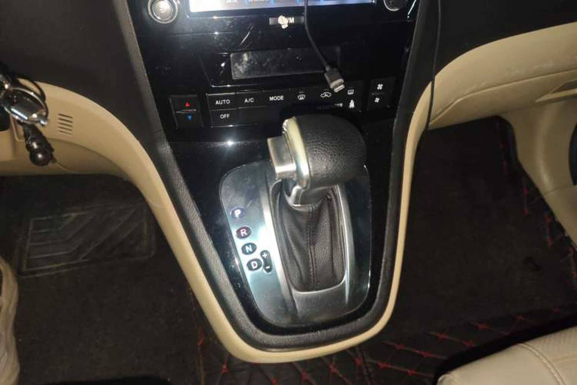 Used Haval H6 2012 2.4L Automatic Two-Wheel Drive Prestige Version Gear Lever