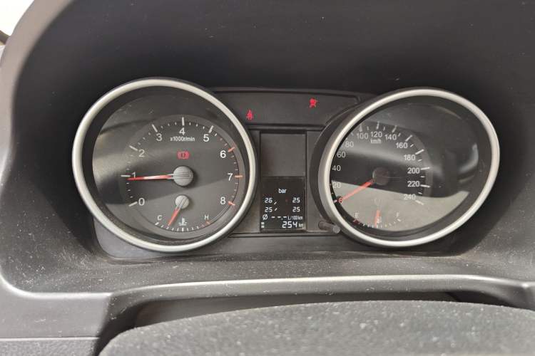 Used Haval H6 2012 1.5T Manual Two-Wheel Drive Prestige Version Instrument Cluster