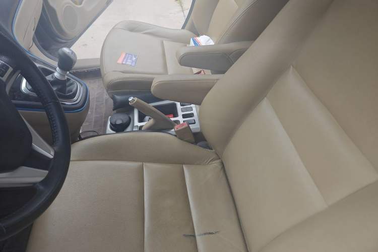 Used Haval H6 2012 1.5T Manual Two-Wheel Drive Prestige Version Left Front Seat