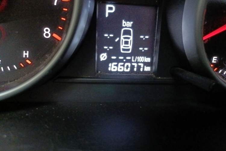 Used Haval H6 2012 2.4L Automatic Two-Wheel Drive Prestige Version Odometer Close Up
