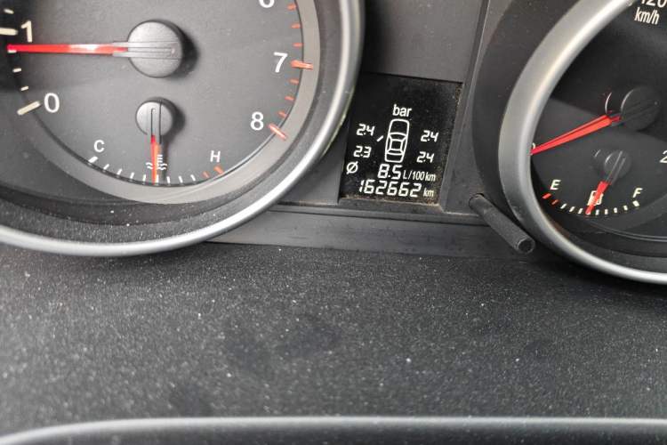 Used Haval H6 2012 1.5T Manual Two-Wheel Drive Elite Model Odometer Close Up