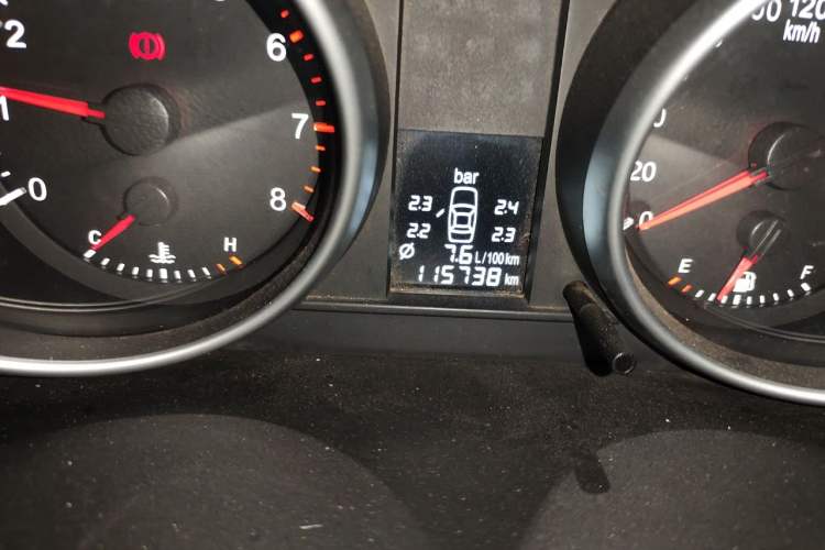 Used Haval H6 2012 1.5T Manual Two-Wheel Drive Elite Model Odometer Close Up