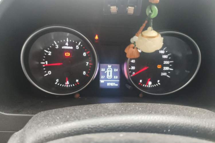 Used Haval H6 2012 1.5T Manual Two-Wheel Drive Elite Model Odometer Close Up