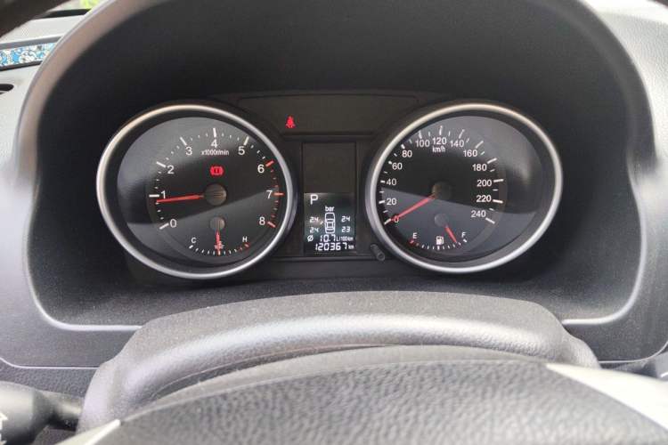 Used Haval H6 2012 2.4L Automatic Two-Wheel Drive Elite Version Odometer Close Up