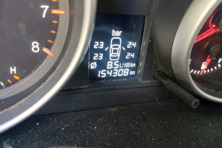 Used Haval H6 2012 1.5T Manual Two-Wheel Drive Elite Model Odometer Close Up