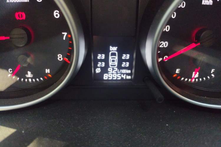Used Haval H6 2012 1.5T Manual Two-Wheel Drive Elite Model Odometer Close Up