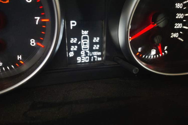 Used Haval H6 2012 2.4L Automatic Two-Wheel Drive Elite Version Odometer Close Up