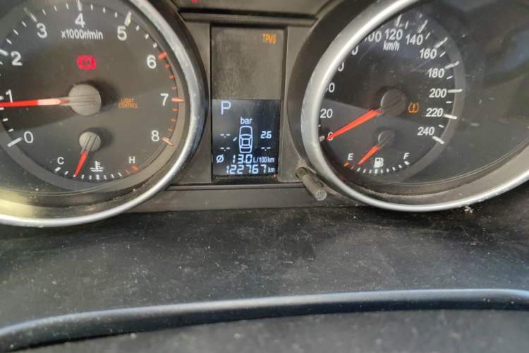Used Haval H6 2012 2.4L Automatic Two-Wheel Drive Elite Version Odometer Close Up