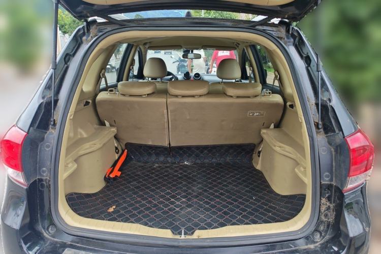 Used Haval H6 2012 2.4L Automatic Two-Wheel Drive Elite Version Trunk