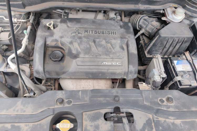 Used Haval H6 2012 2.4L Automatic Two-Wheel Drive Elite Version Engine Bay