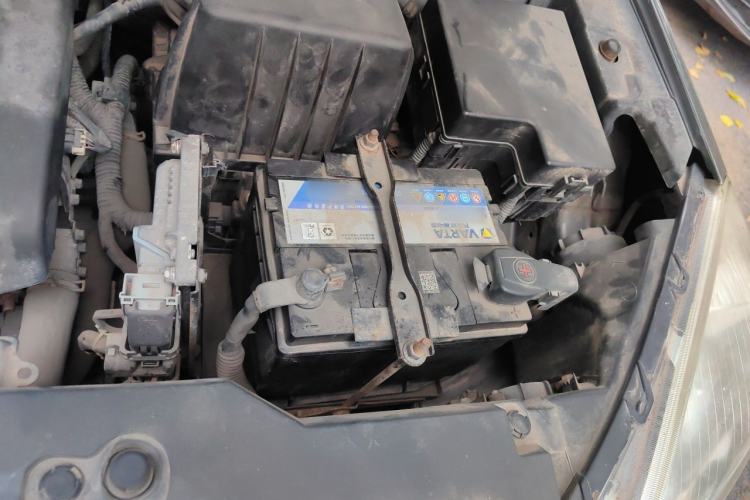 Used Haval H6 2012 2.4L Automatic Two-Wheel Drive Elite Version Engine Bay Left