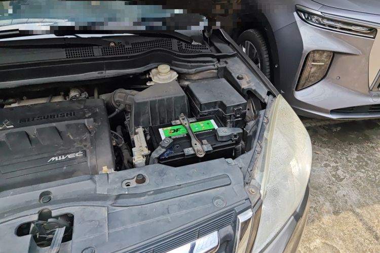Used Haval H6 2012 2.4L Automatic Two-Wheel Drive Prestige Version Engine Bay Left