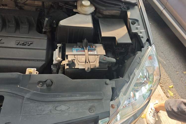 Used Haval H6 2012 1.5T Manual Two-Wheel Drive Prestige Version Engine Bay Left