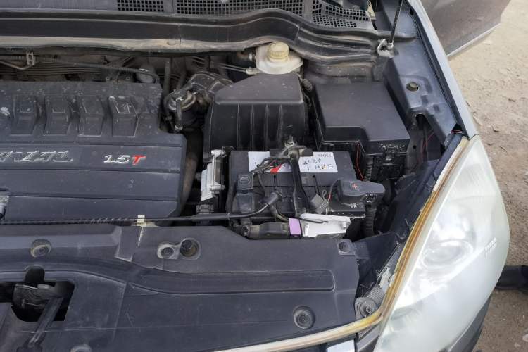 Used Haval H6 2012 1.5T Manual Two-Wheel Drive Prestige Version Engine Bay Left