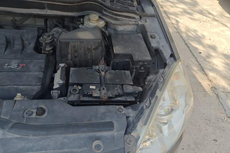 Used Haval H6 2012 1.5T Manual Two-Wheel Drive Prestige Version Engine Bay Left