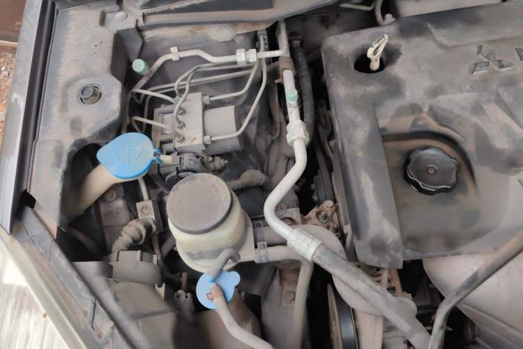 Used Haval H6 2012 2.4L Automatic Two-Wheel Drive Elite Version Engine Bay Right