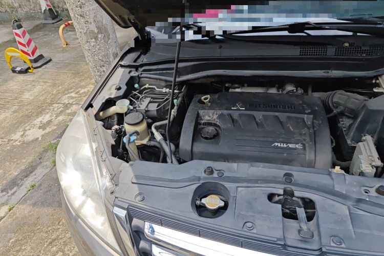 Used Haval H6 2012 2.4L Automatic Two-Wheel Drive Prestige Version Engine Bay Right