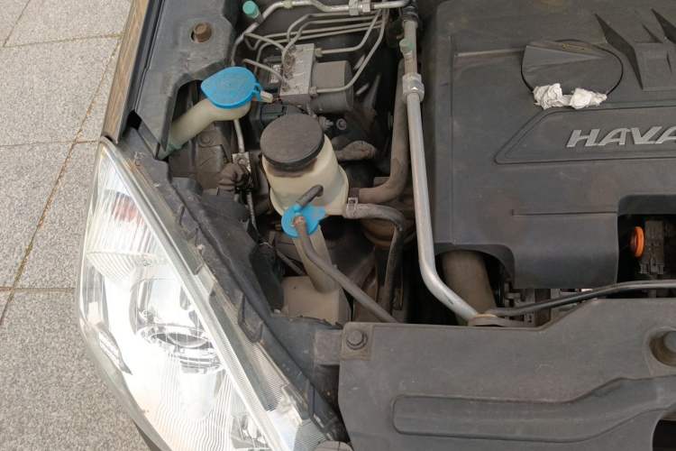 Used Haval H6 2012 1.5T Manual Two-Wheel Drive Prestige Version Engine Bay Right