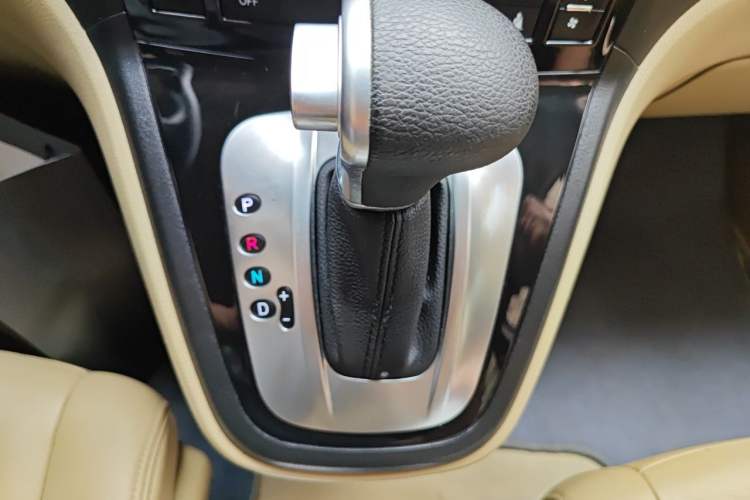 Used Haval H6 2012 2.4L Automatic Two-Wheel Drive Prestige Version Gear Lever