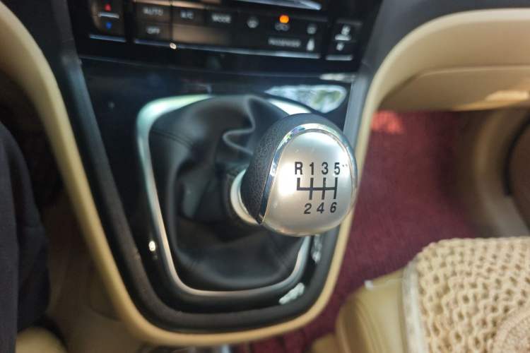 Used Haval H6 2012 1.5T Manual Two-Wheel Drive Prestige Version Gear Lever