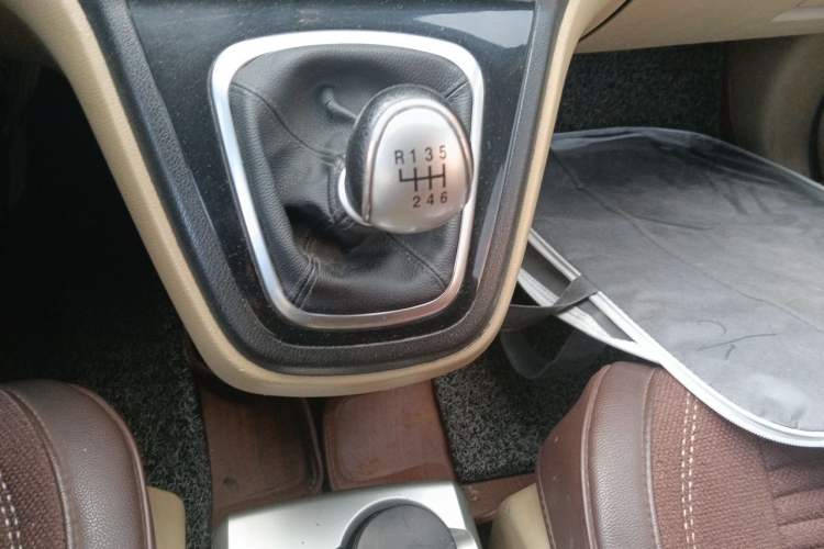 Used Haval H6 2012 1.5T Manual Two-Wheel Drive Prestige Version Gear Lever