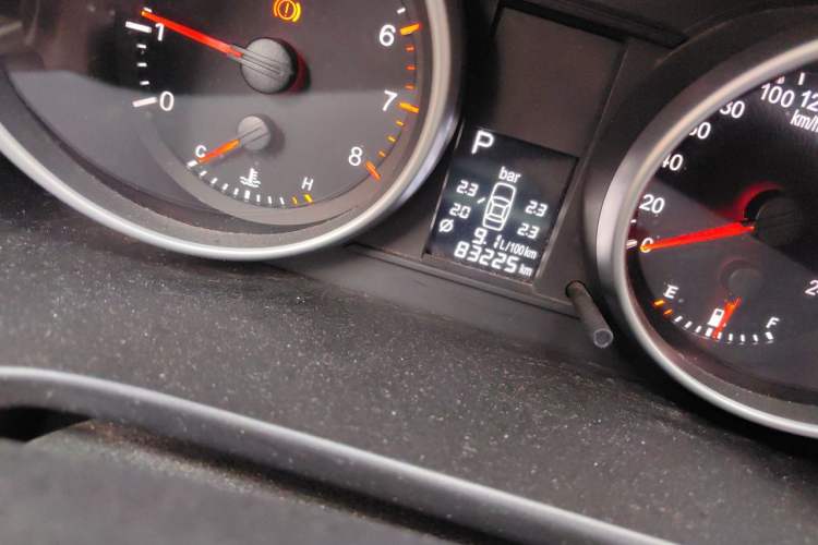 Used Haval H6 2012 2.4L Automatic Two-Wheel Drive Elite Version Odometer Close Up