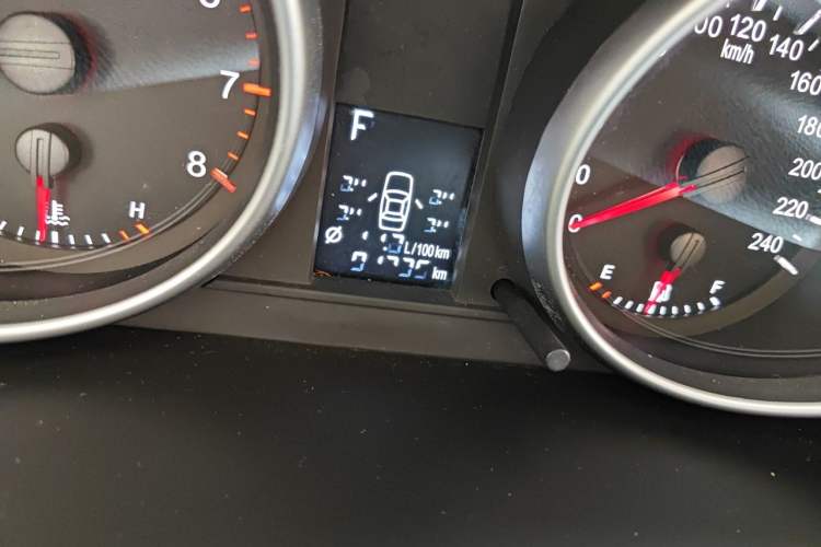 Used Haval H6 2012 2.4L Automatic Two-Wheel Drive Prestige Version Odometer Close Up