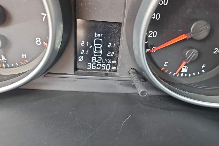 Used Haval H6 2012 1.5T Manual Two-Wheel Drive Elite Model Odometer Close Up