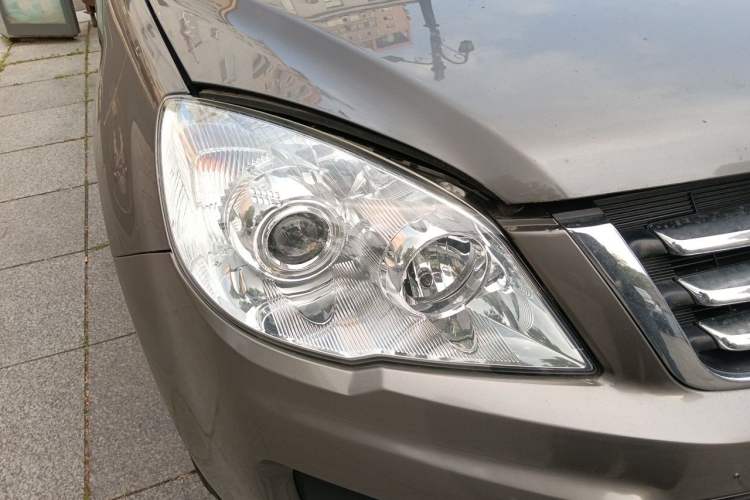 Used Haval H6 2012 1.5T Manual Two-Wheel Drive Prestige Version Right Front Headlight
