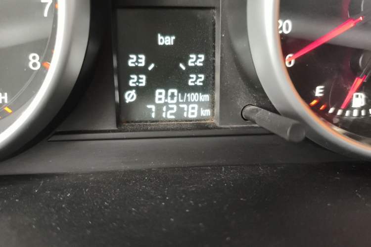 Used Haval H6 2012 1.5T Manual Two-Wheel Drive Elite Model Odometer Close Up