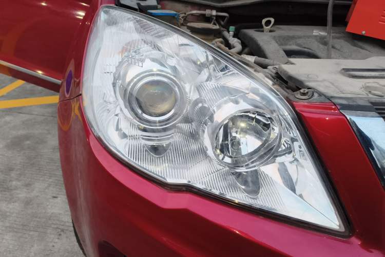 Used Haval H6 2012 2.4L Automatic Two-Wheel Drive Prestige Version Right Front Headlight