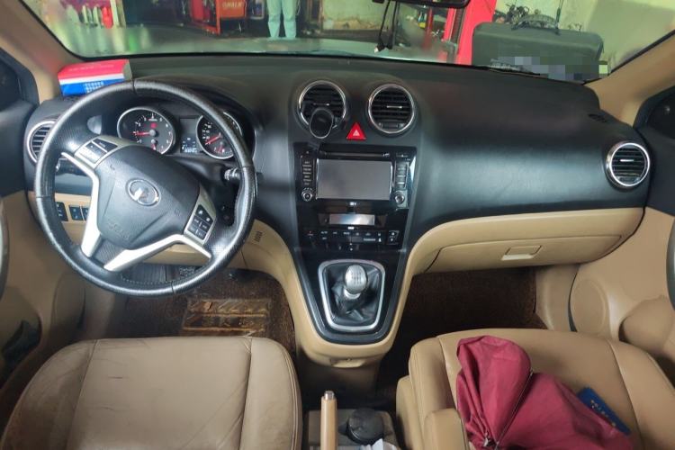 Used Haval H6 2012 1.5T Manual Two-Wheel Drive Elite Model Center Console