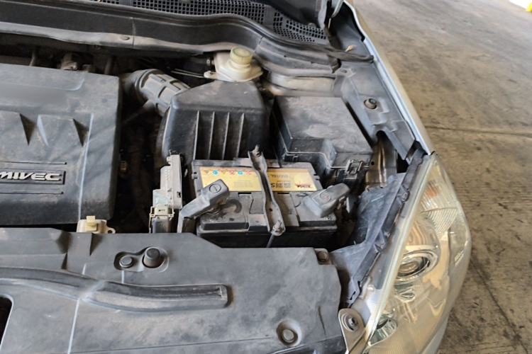 Used Haval H6 2012 2.4L Manual Two-Wheel Drive Urban Version Engine Bay Left