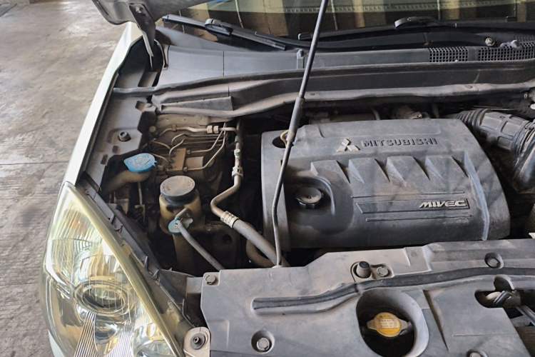 Used Haval H6 2012 2.4L Manual Two-Wheel Drive Urban Version Engine Bay Right