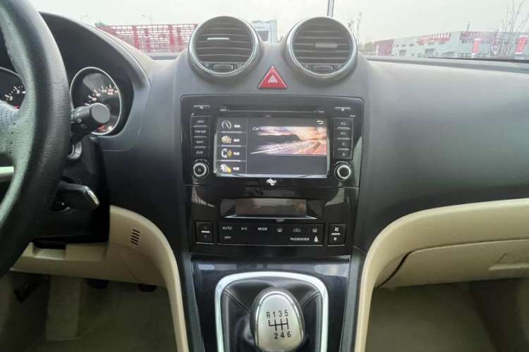 Used Haval H6 2012 1.5T Manual Two-Wheel Drive Elite Model Interior 3